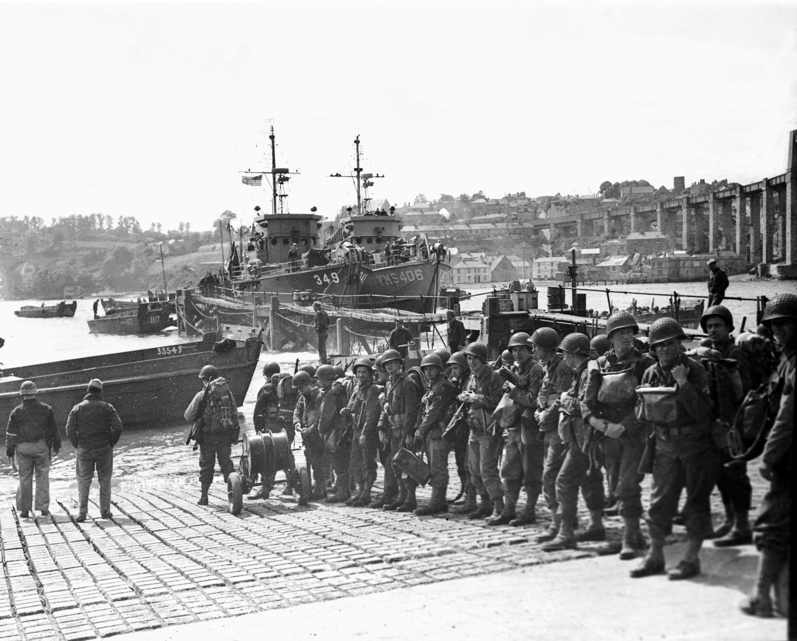 D-DAY U.S. TROOPS EMBARK